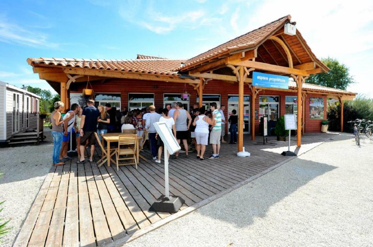 Mobile Home Ht De Gamme Climatise Dans Le Camping **** De La Reserve Gastes Exterior foto